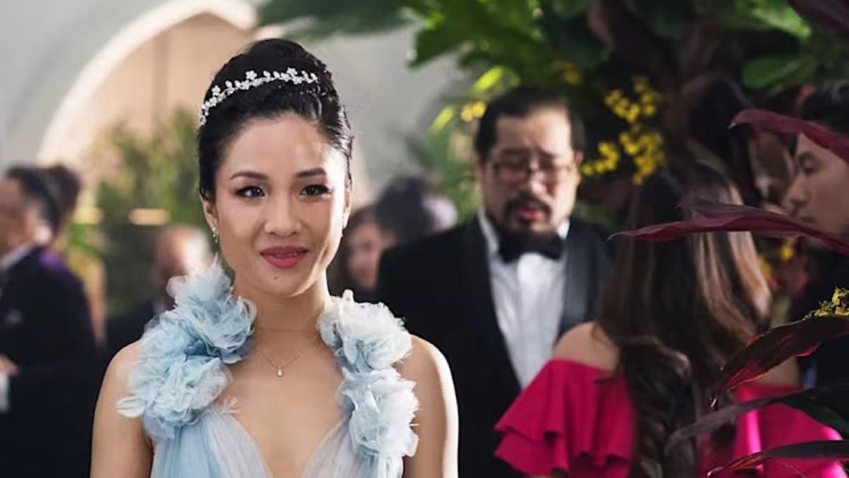 Crazy Rich Asians hadir sebagai serial HBO, Michelle Yeoh, Henry Golding, Ronny Chieng, dan Constance Wu kembali