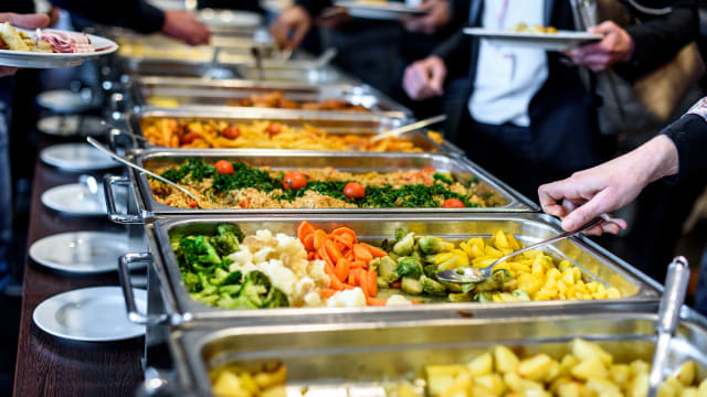 284人用餐后出现肠胃炎症状 自助餐业者被令暂停营业