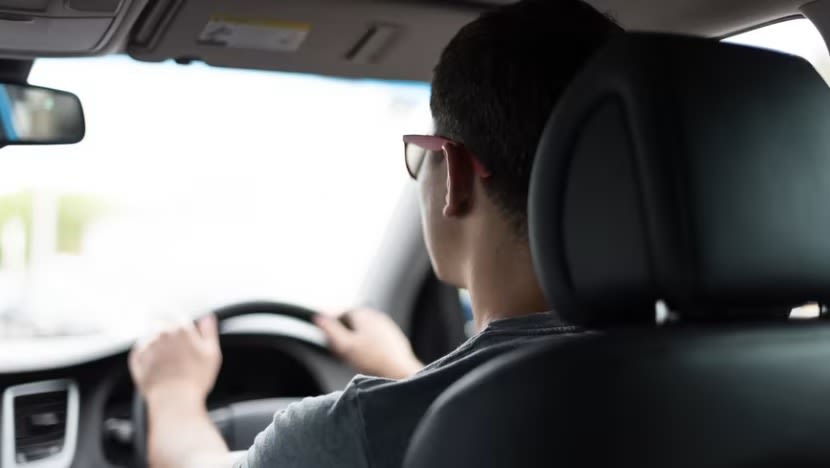 Penghantar makanan tanpa lesen memandu guna kereta isteri, ugut pemandu teksi dengan pisau