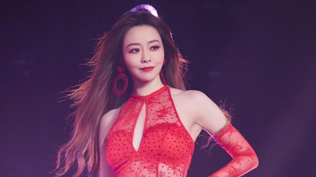 张靓颖自曝做医美“over”，无奈消失一个月