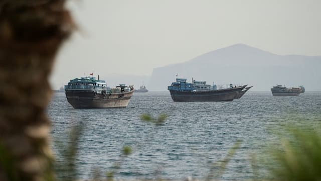 特朗普称美伊协议大致谈妥 内容包括重开霍峡