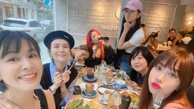 星光二班合体聚会　梁文音：太吵被关进包厢