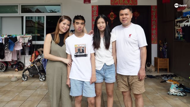 陪伴自闭症哥哥成长 她记录爱也学会了爱