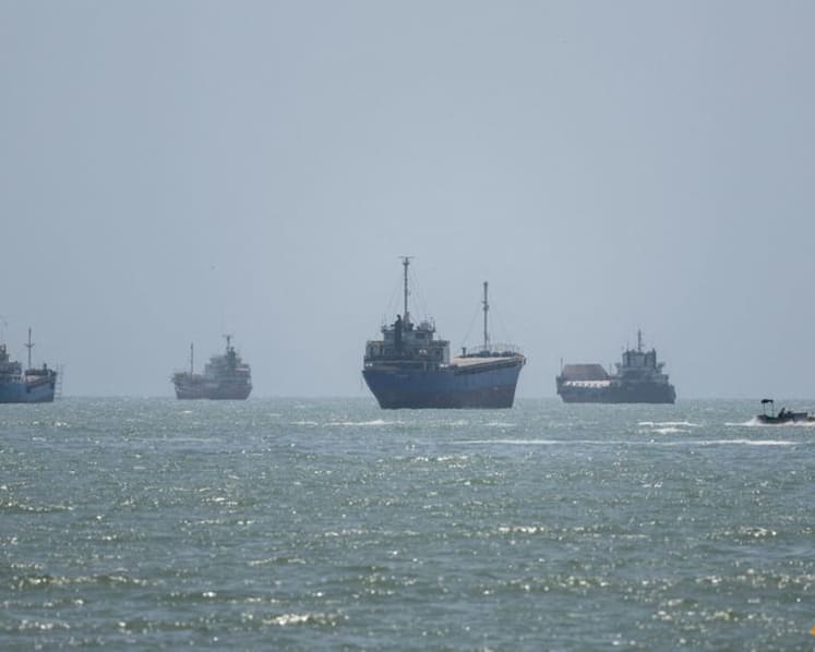 Iran and Oman still working on Strait of Hormuz accord, says senior Iranian source