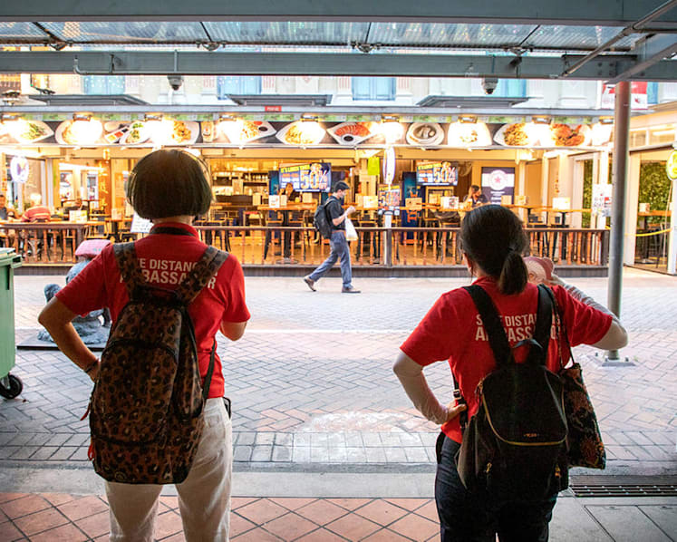 38 individuals who are not fully vaccinated caught dining at hawker centres: NEA