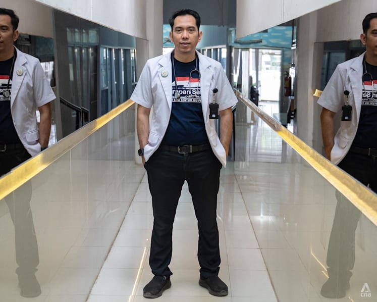 Sehat badan, sehat alam: Kisah dokter di Cianjur yang rela dibayar dengan sampah botol plastik