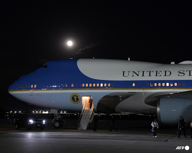 Several people at Air Force One home base fall ill after suspicious package with white powder opened: Report