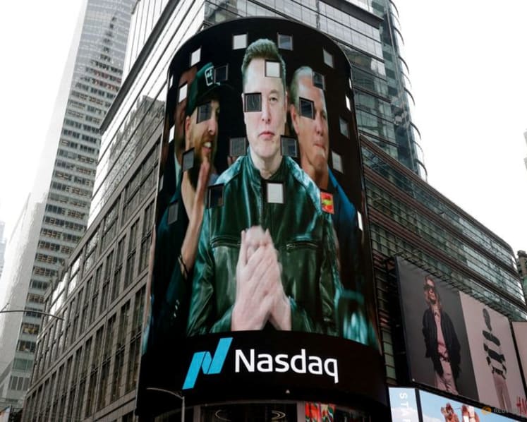 Chip stocks plunge, but bargain-hunters limit scale of tech rout