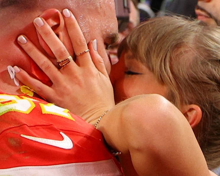 Taylor Swift resmi menikah dengan Travis Kelce, Adam Sandler jadi penghulunya