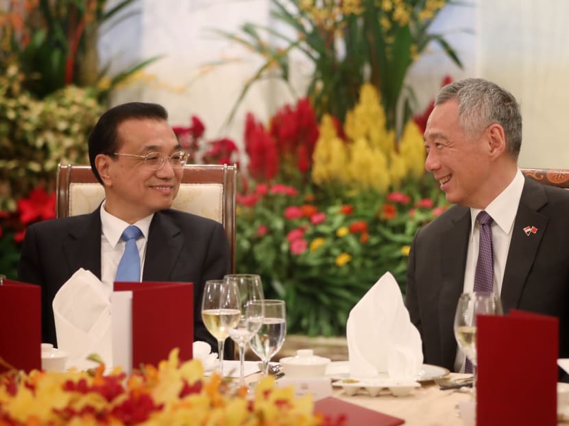 Chinese Premier Li Keqiang (left) at an official dinner hosted by Prime Minister Lee Hsien Loong in the Istana on Nov 12, 2018. Chinese Premier Li Keqiang (left) at an official dinner hosted by Prime Minister Lee Hsien Loong in the Istana on Nov 12, 2018.