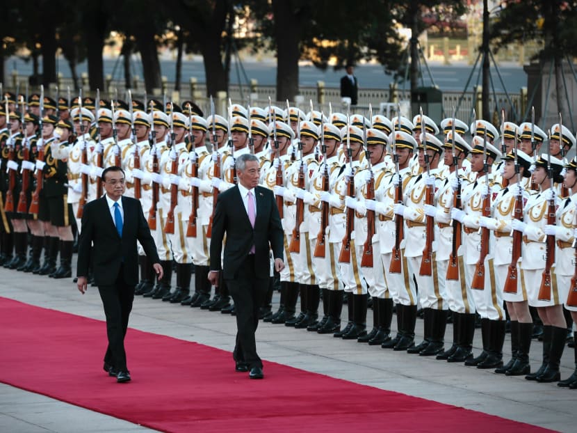 PM Lee Hsien Loong, who is on a 3-day official visit to China, was given an official welcome by his Chinese counterpart Li Keqiang at the Great Hall of the People in Beijing on Tuesday. Photo: Jason Quah/TODAY PM Lee Hsien Loong, who is on a 3-day official visit to China, was given an official welcome by his Chinese counterpart Li Keqiang at the Great Hall of the People in Beijing on Tuesday. Photo: Jason Quah/TODAY