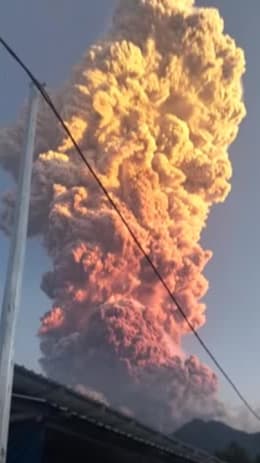 Bali flights cancelled after Indonesia volcano erupts