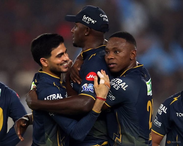 Holder brings 'sprinkling of stardust' as Gujarat beat RCB