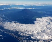 Japan dad ditches 7-year-old for hours to climb Mt Fuji