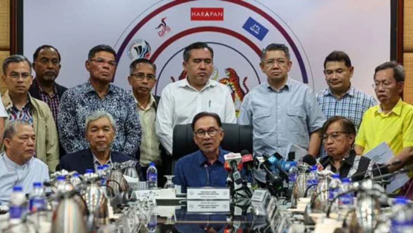 53% rakyat M'sia puas hati dengan kestabilan politik Kerajaan Perpaduan 53% rakyat M'sia puas hati dengan kestabilan politik Kerajaan Perpaduan