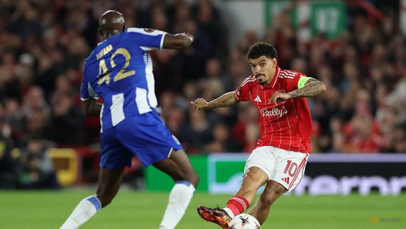 Forest edge 10-man Porto to secure Villa showdown
