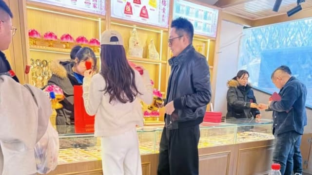被爆吃情人节大餐，带妻奔求子圣地，“深情男”汪小菲不装了？