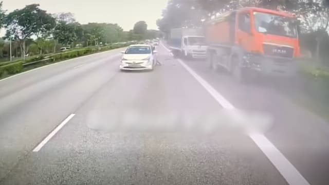 实里达快速公路发生车祸 所幸无人受伤