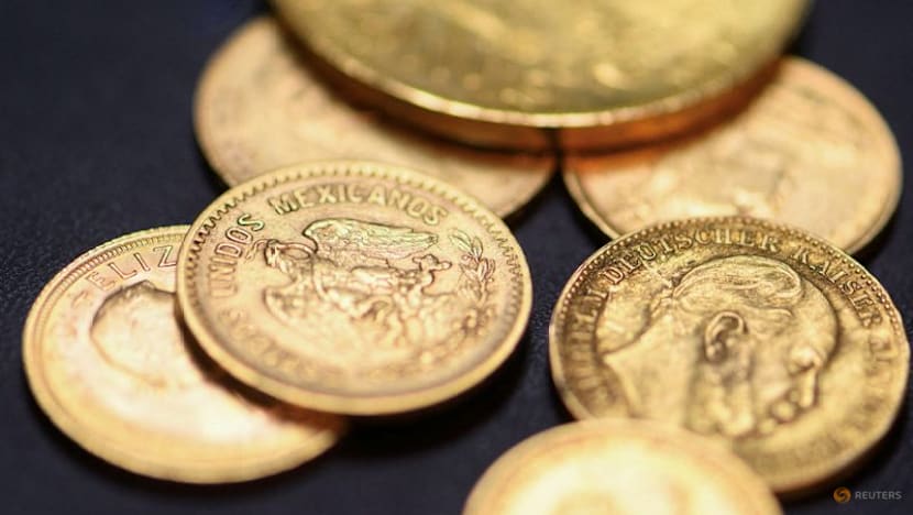 Gold, silver extend fall as CME margin hikes compound sharp selloff