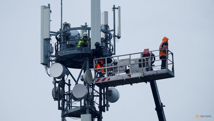 Exclusive-Europe's mobile operators set to win key spectrum in fight with wi-fi industry, sources say