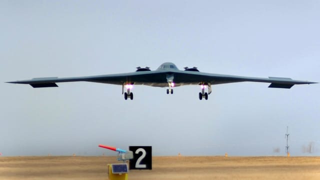 美国出动B-2隐形战略轰炸机 空袭也门胡塞武装