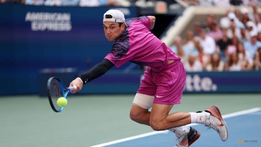 Draper beats De Minaur to reach maiden major semi-final and stoke British hopes