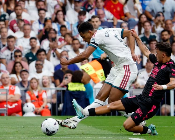 Real Madrid cruise past Malaga 4-0 to maintain perfect start