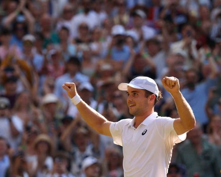 Fery fairytale rolls on as Briton powers into Wimbledon semis