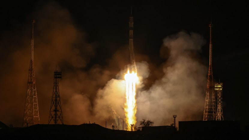 Kapal angkasa  Rusia mendarat di ISS untuk bawa pulang 3 angkasawan terkandas 