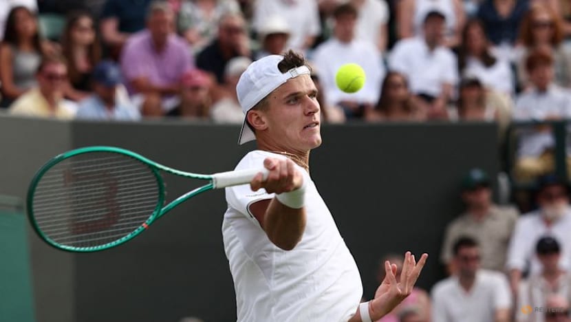 Mensik survives five-set firefight with British wildcard Samuel