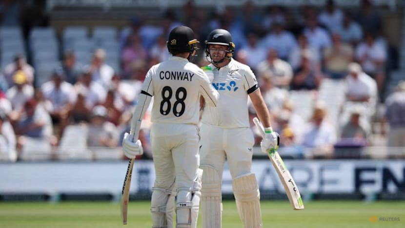 New Zealand openers make hay while the sun shines against England