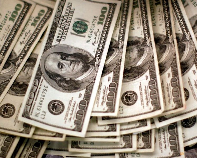 Dollar up on rate cut doubts and safety play, pound slumps