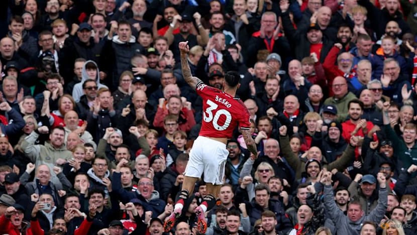 Arsenal go top as Liverpool suffer last-gasp defeat at Chelsea