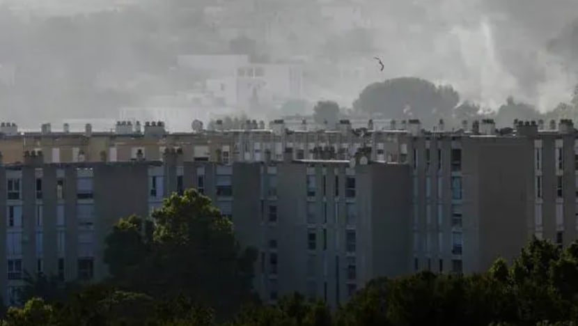 Lapangan terbang Marseille ditutup, penerbangan digantung akibat kebakaran hutan Lapangan terbang Marseille ditutup, penerbangan digantung akibat kebakaran hutan