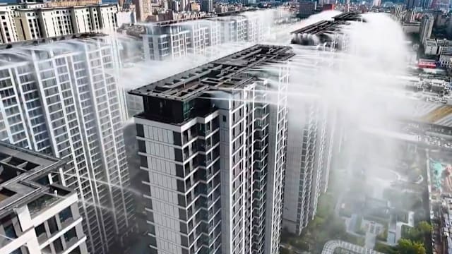 中国 “屋顶降雨”视频走红 喷雾系统数分钟内显著降温