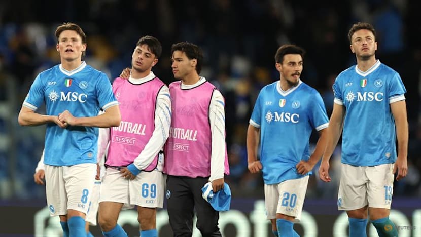 Napoli's top spot under threat as chasing pack close in