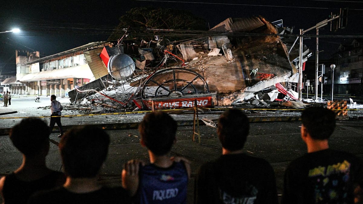 Rescuers press on in quake-hit Philippines as afte
