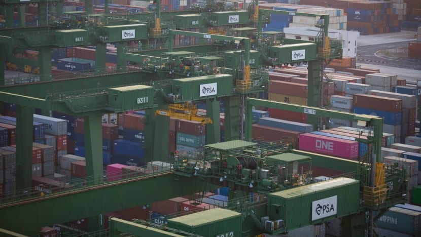 Singapore's exports fall 5.6% in October; first decline in nearly 2 years Singapore's exports fall 5.6% in October; first decline in nearly 2 years