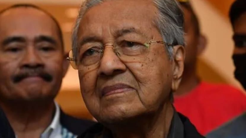 Mahathir gesa kerajaan M'sia tumpu kepada isu kemiskinan kaum Melayu Mahathir gesa kerajaan M'sia tumpu kepada isu kemiskinan kaum Melayu