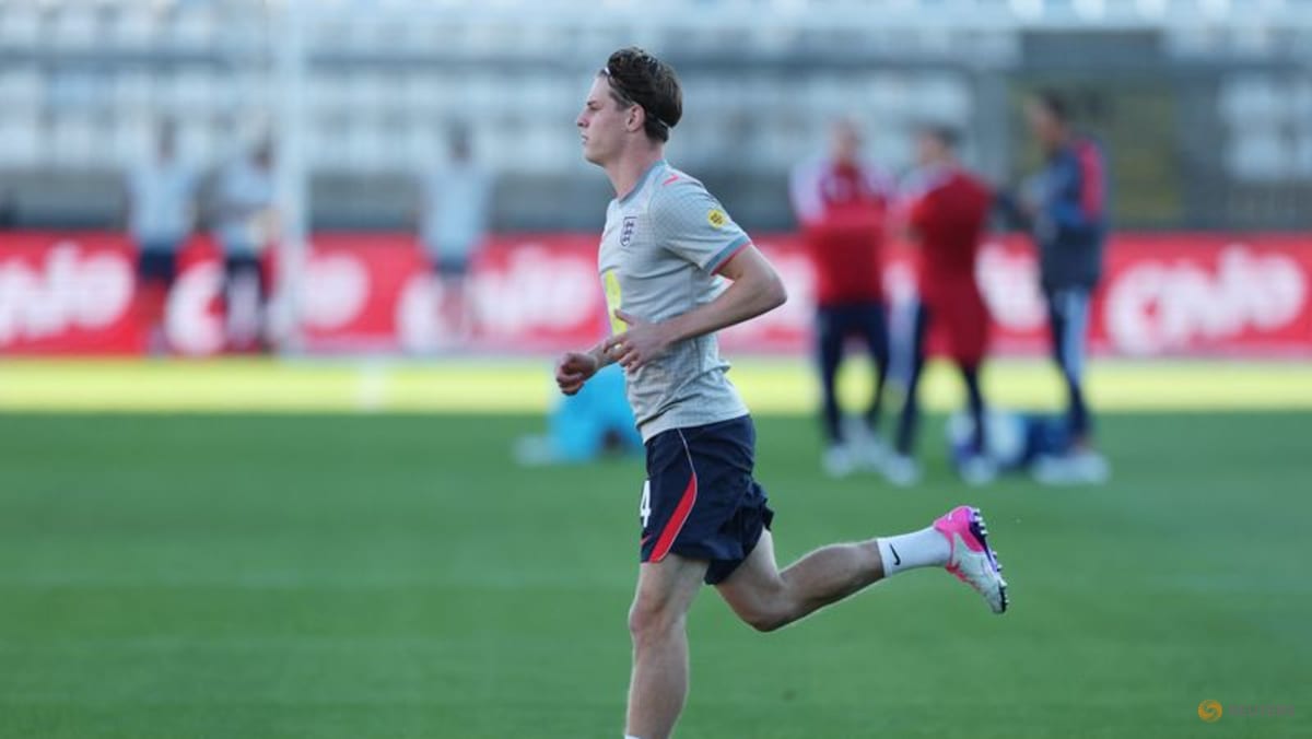 Midfielder Scott withdraws from England squad due to injury