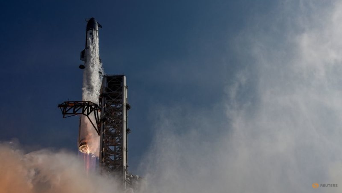 FAA orders SpaceX to investigate Starship booster mishap