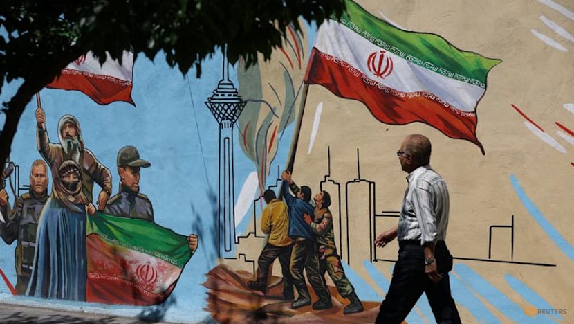 Hopes fade for Iran peace deal as Trump says ceasefire on 'life support'