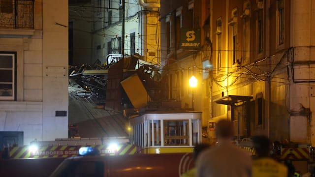 葡萄牙标志性爬坡缆索电车脱轨 至少15人死亡