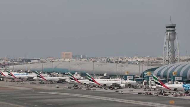 两架无人机坠落在迪拜国际机场附近 四人受伤