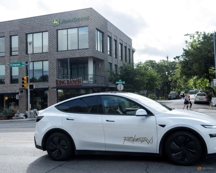 Exclusive-Tesla presented misleading ‘Full Self-Driving’ safety data to European regulators