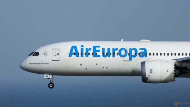 欧罗巴航空客机遇气流 数十人受伤