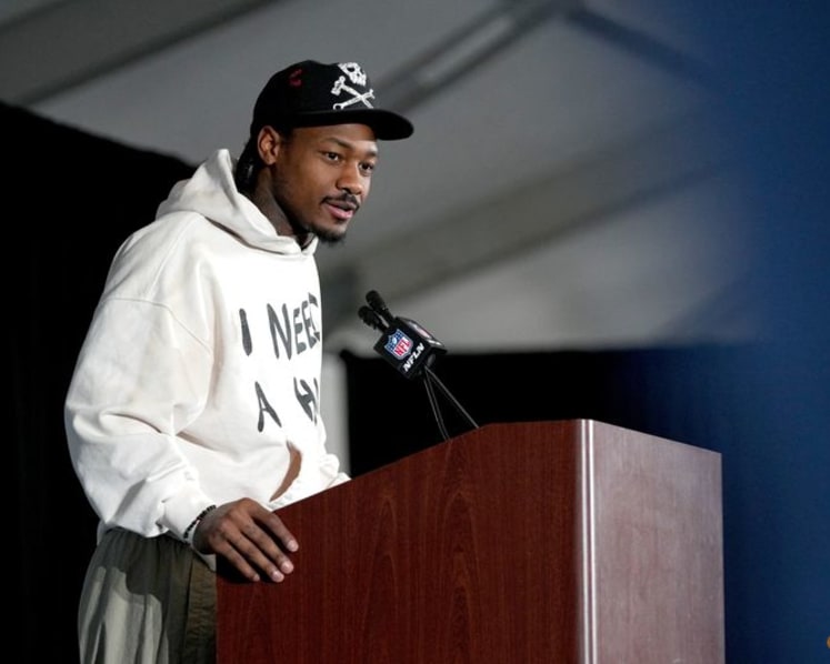 NFL-Super Bowl-bound Diggs confident Olympic skier Vonn can conquer ACL injury