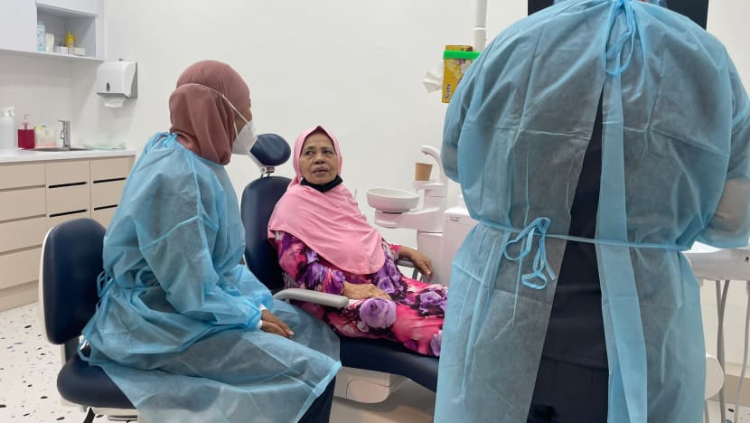 50 tahun tak jumpa doktor gigi, Cik Jamilah syukur terima rawatan di Klinik Pergigian Percuma Q&M