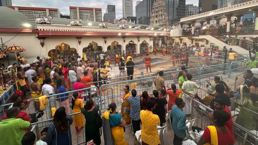 "அன்பும் கனிவும் முக்கியம்" - தீமிதித் திருவிழாவில் நெரிசலைத் தவிர்க்க உதவும் குழுவினர்