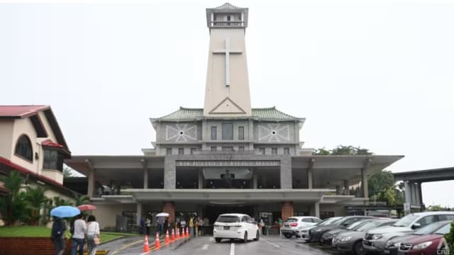 弥撒时遇袭 神父术后情况稳定